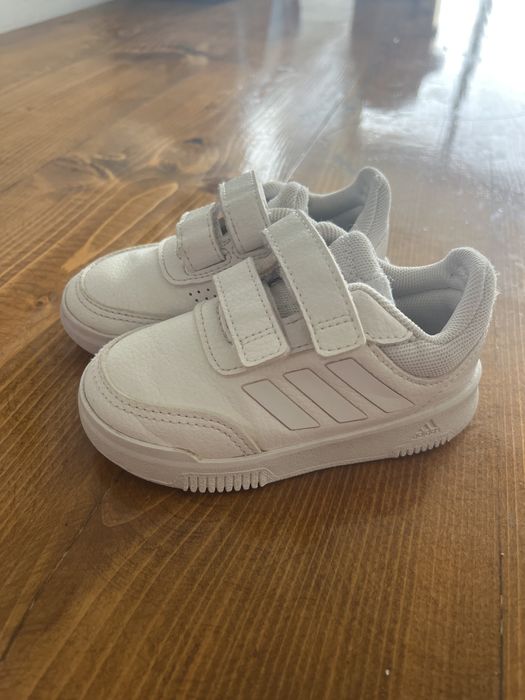 Бели маратонки adidas