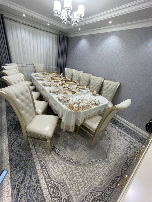 Продаётся обеденный стол со стульями (комплект на 12 человек)