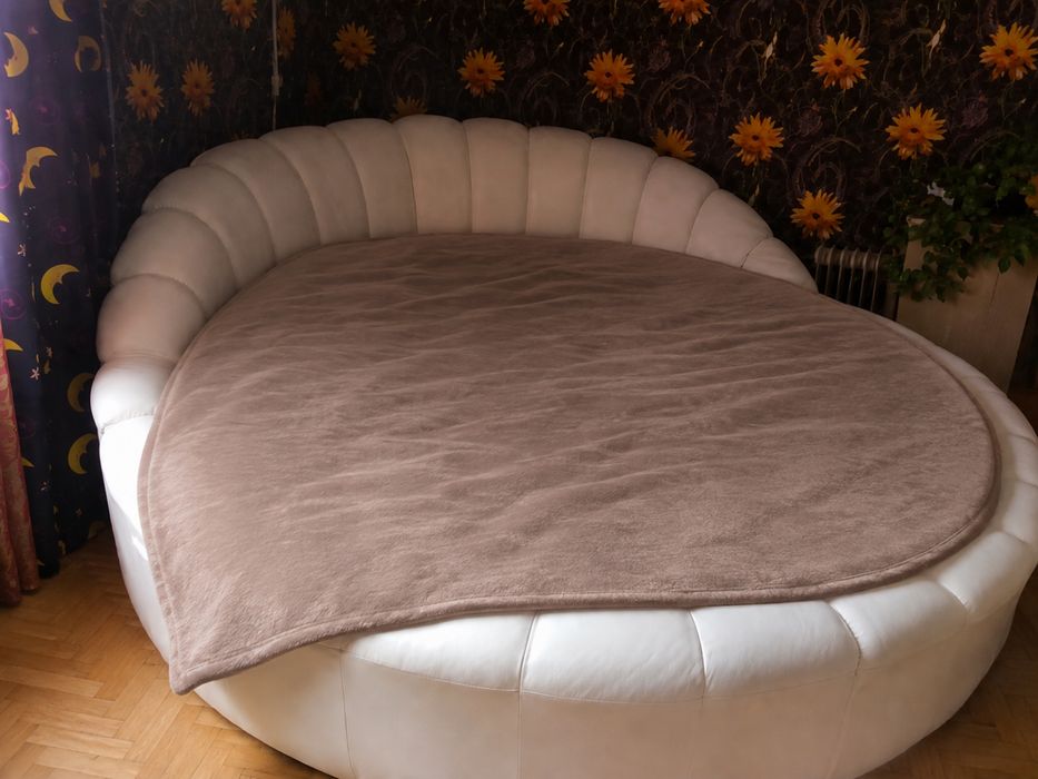 Продам кровать ракушка , из кожы