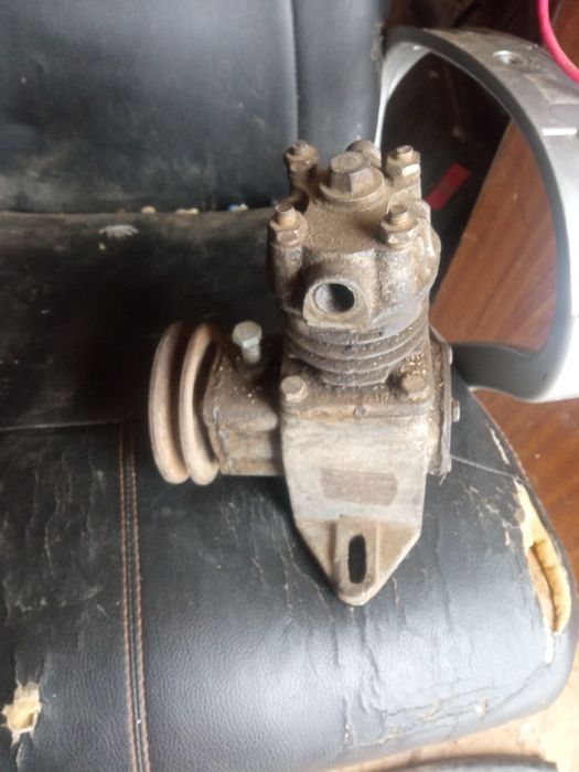 Продам кампресор голова рабочии тока ремень паставь и матор и все прод