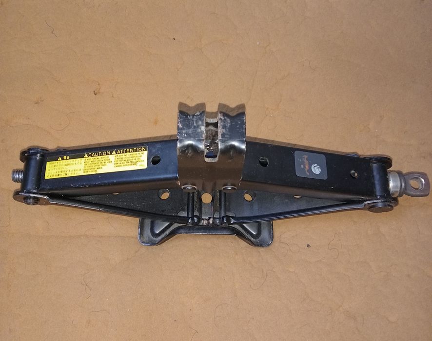 Продам рабочий домкрат.