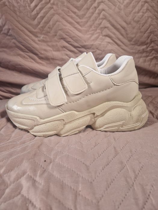 Маратонки в бежово