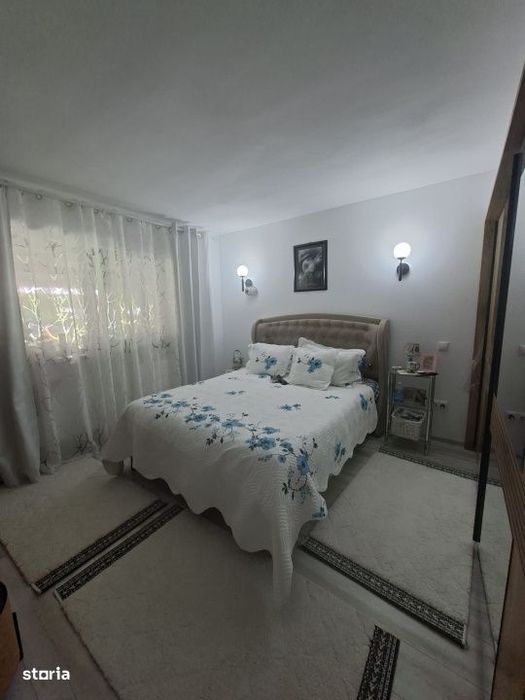 Casa 4 camere, 200 mp, teren 8 ari, zona Lunci