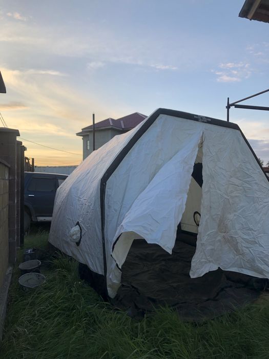 Надувная палатка