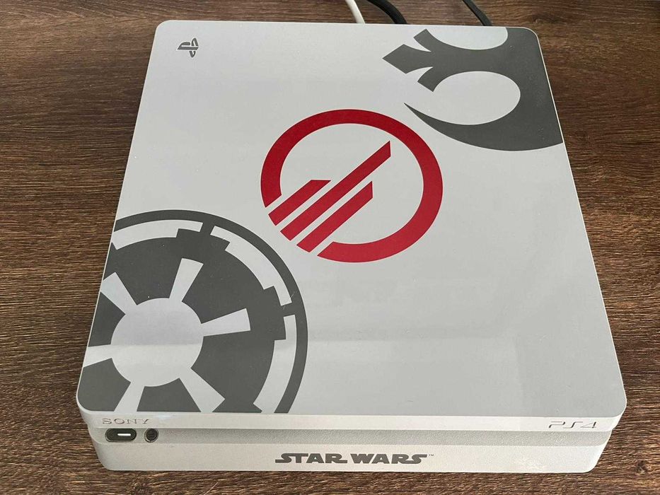 Vând Playstation 4 slim 1 TB Limited Edition: Star Wars