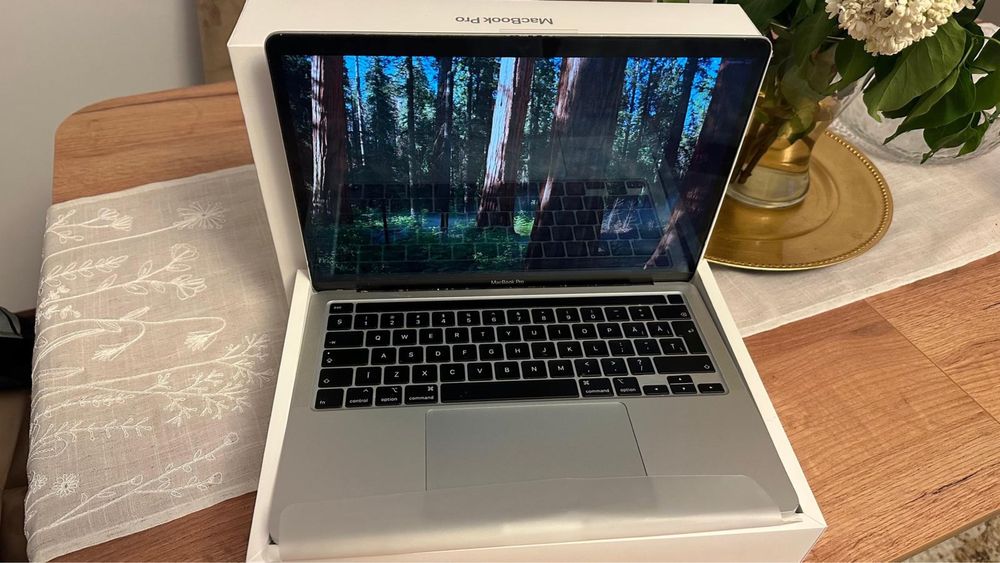 MacBook Air 13”, 8 GB RAM, 256 GB