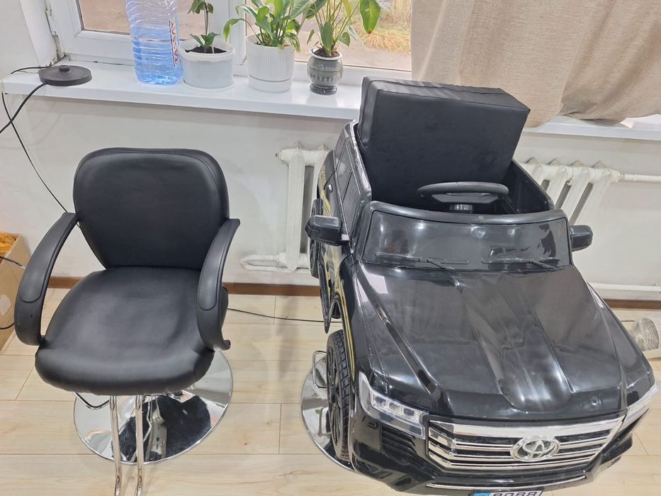 Парикмахерское кресло