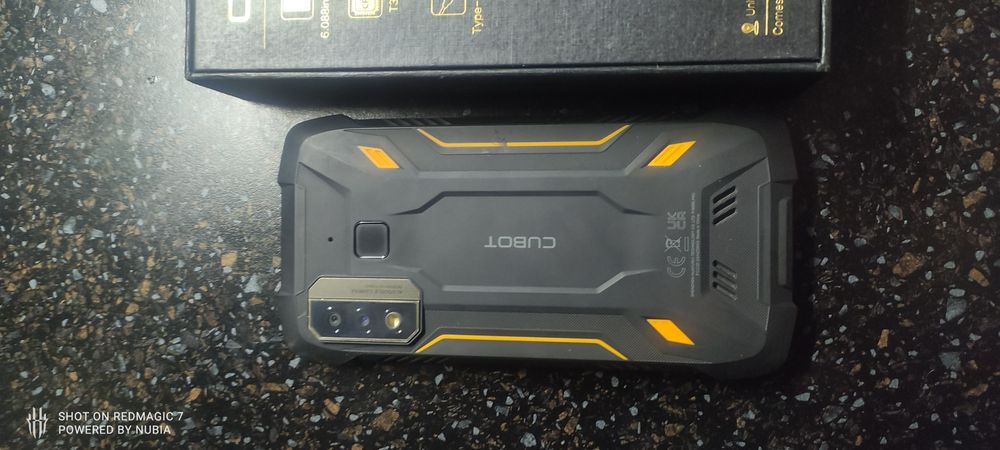 Продам телефон новый 25000