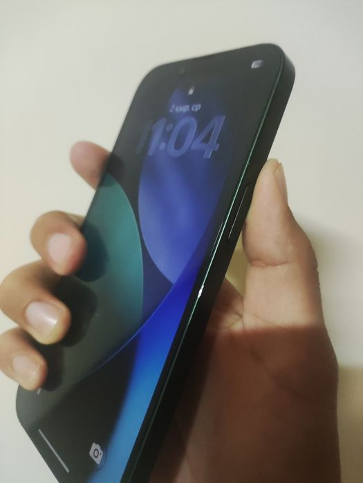 iPhone 13 green.