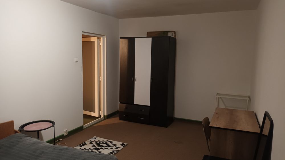 Închiriez garsoniera la metrou Dristor 1