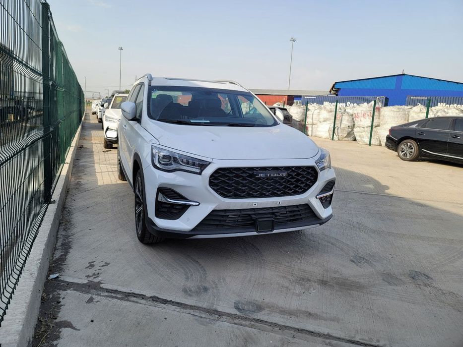 Jetour X95 avtomobili