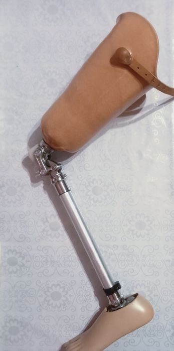 Протез левой ноги