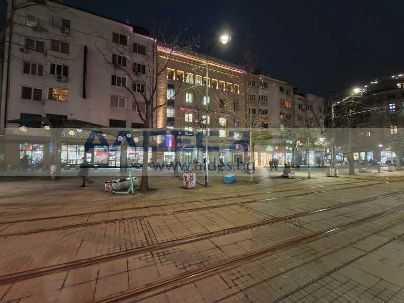 Отдава се дългосрочно офис на пл. Славейков!