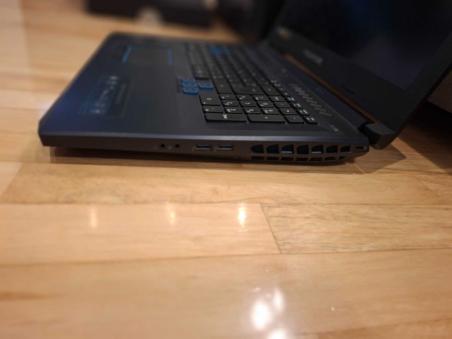 17" Лаптоп Acer Predator Helios 500, i7, 1070 8GB, 32 GB RAM, 1TB NVME