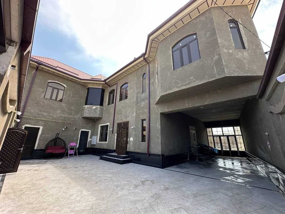 10 sotixli tayyor 2 qavatli uchastka sotiladi.