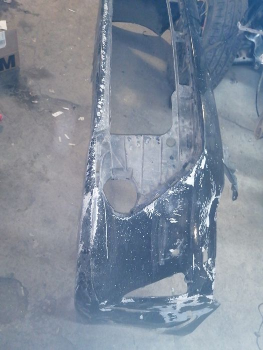 Продам бампер переднии камри