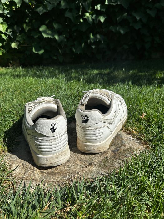 Adidasi Out of Office