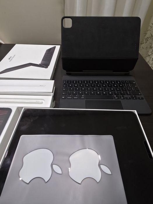 Tableta APPLE iPad Pro 11' M1 3rd Gen (2021), 128GB, Wi-Fi, Space Grey + Magic Keyboard + Apple Pencil
