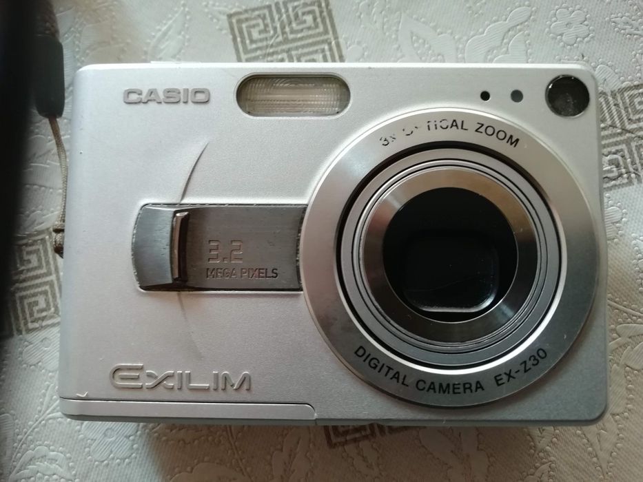 Продавам фотоапарат Casio Exlim EX-Z30