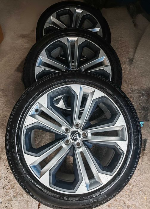 ОРИГИНАЛНИ джанти със гуми!! AUDI