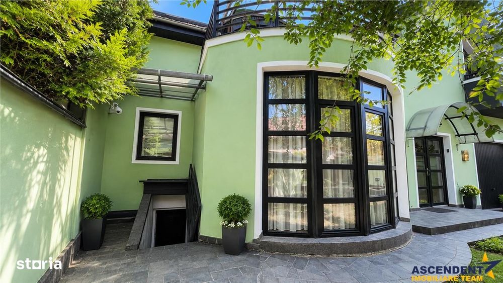Vila individuala, arhitectura aparte, garaj, terasa,  balcon, Semicent