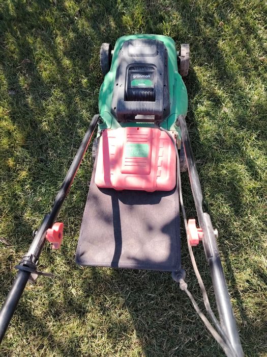 Mașină de tuns gazonul grunman