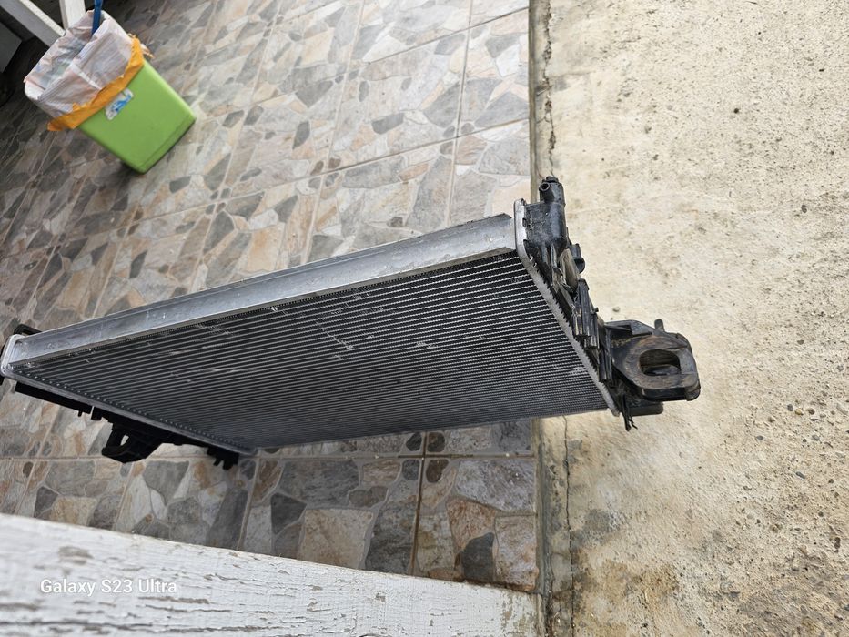 Vând radiator Iveco Daily