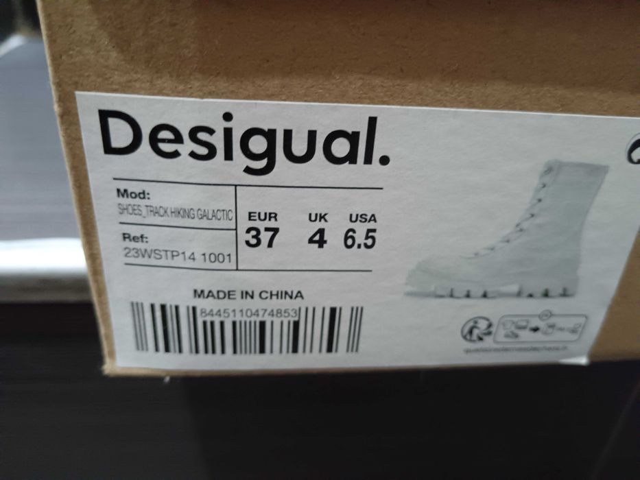 Чисто нови боти Desigual