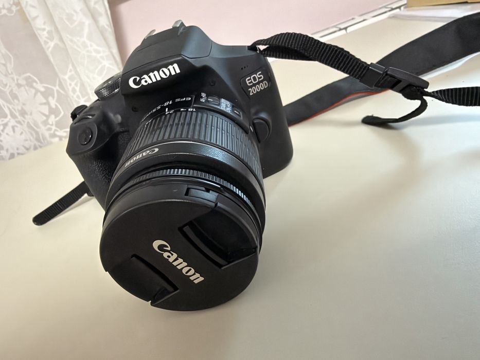 Фотоапарат CANON 2000 D