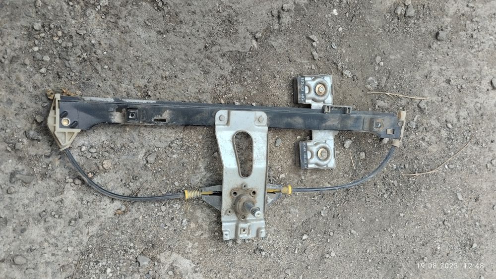 Продам стеклоподьемник гольф 3