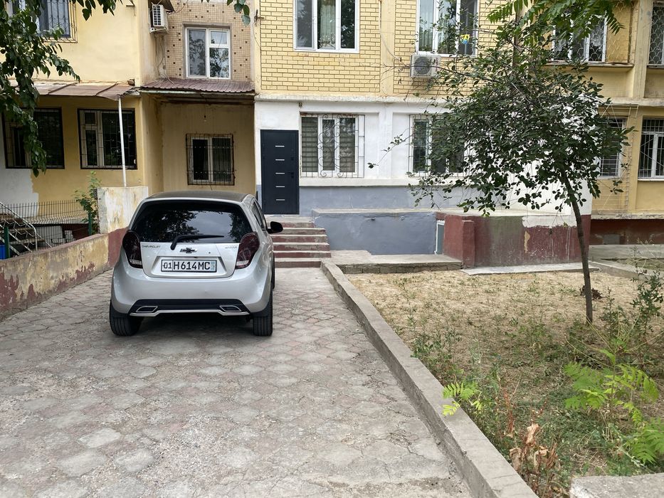 4-х комнатная Кв. 1-й этаж,  Массив Куйлюк-5