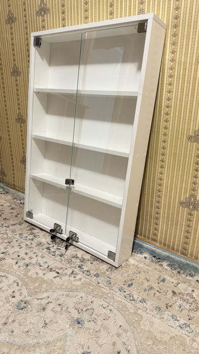 Полка витринная для лаков