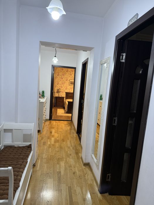Apartament de vanzare 3 camere , etajul 2