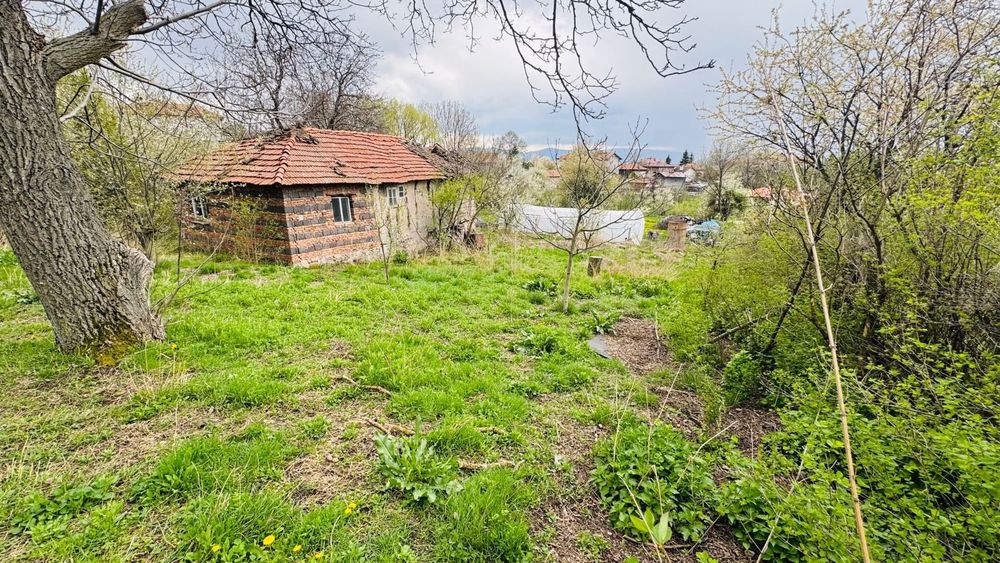 Къща в Перник, област-с.Дивотино площ 68 цена 60000