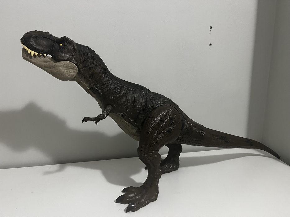 Jurassic World Dominion Super Colossal Tyrannosaurus Rex Action Figure