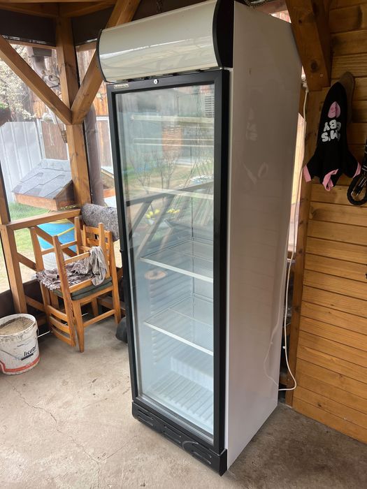 Хладилна витрина