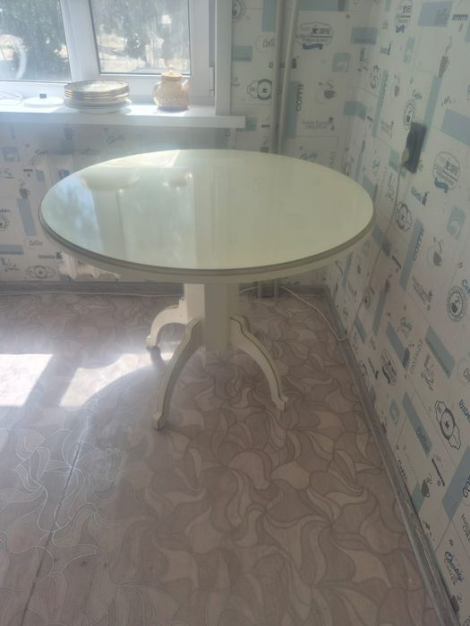 Продам стол в отличном состоянии