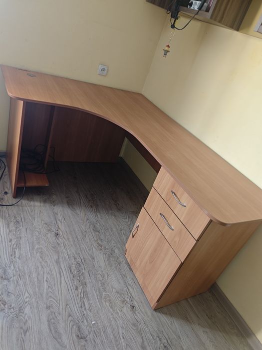 Продам угловые письменные столы