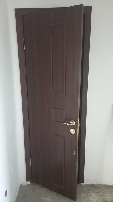 Eshiklar sotiladi !!!