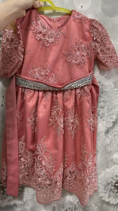 Продам платье девочек