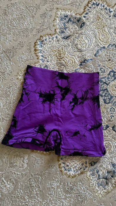 спортивные шорты