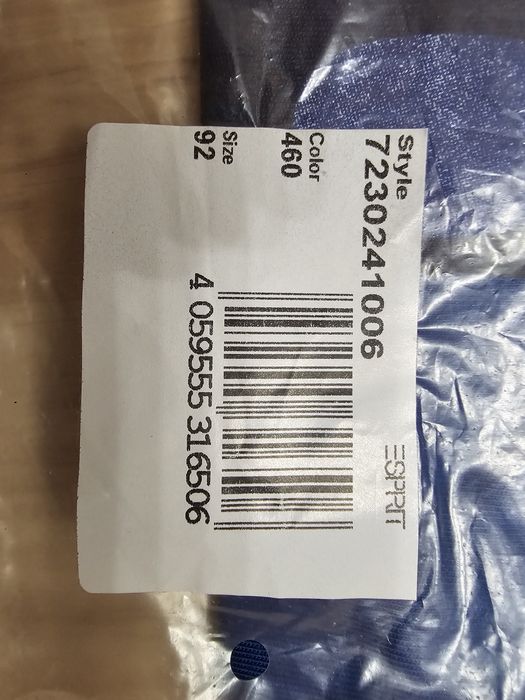 Продавам - чисто нови детски тениски Esprit размер 92 и 116-122
