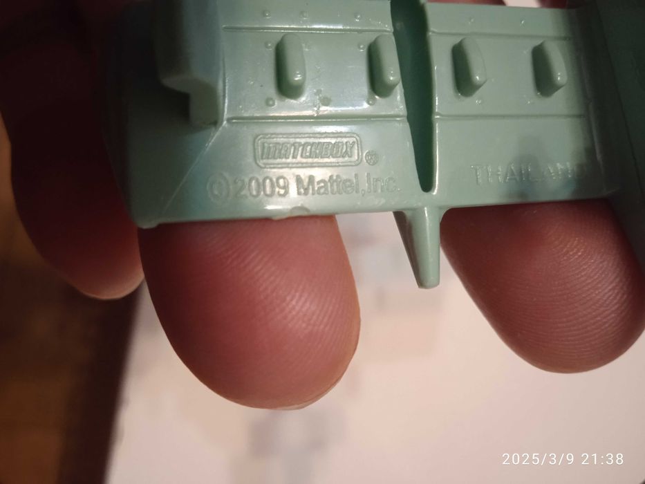 Самолетче Matchbox и стара руска играчка ламаринен самолет