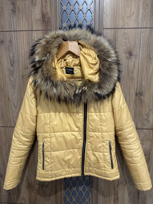 Дамско есенно-зимно яке с качулка с естествен косъм- Bratan Fashion