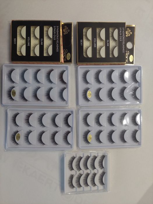 Слънчеви очила, гердани, чантички, ключодържател, домашни обувки