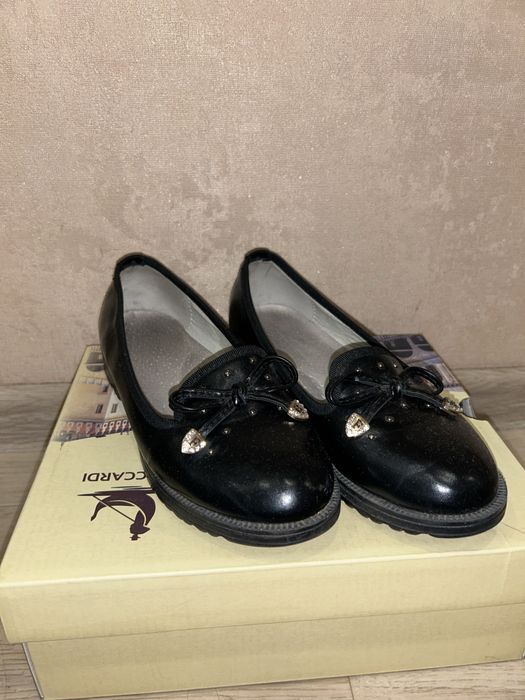 Школьные туфли