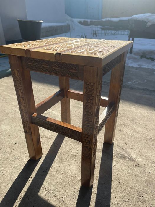 Табуретка для дачи или дома