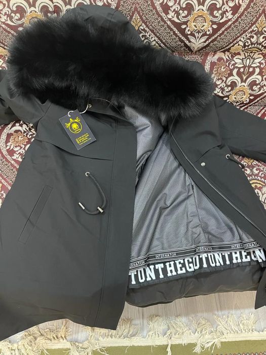 Продам парка женская