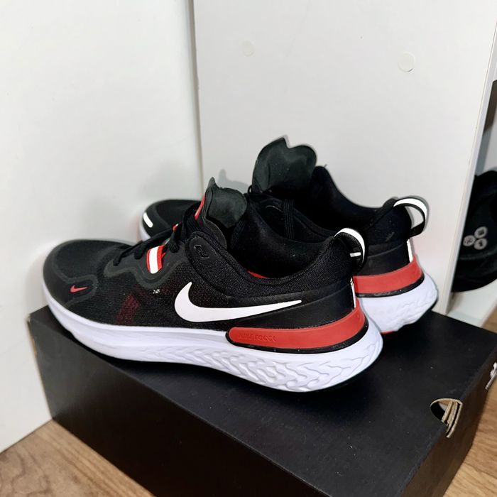 Nike react беговые кроссовки nike adidas