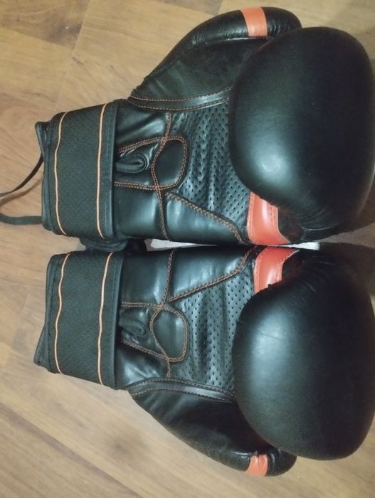 Боксёрские перчатки